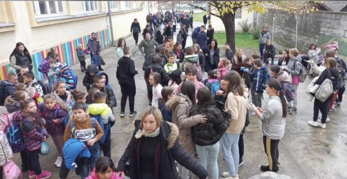 Акција у школском дворишту - пројекат "Партнерство за праведно квалитетно образовање"